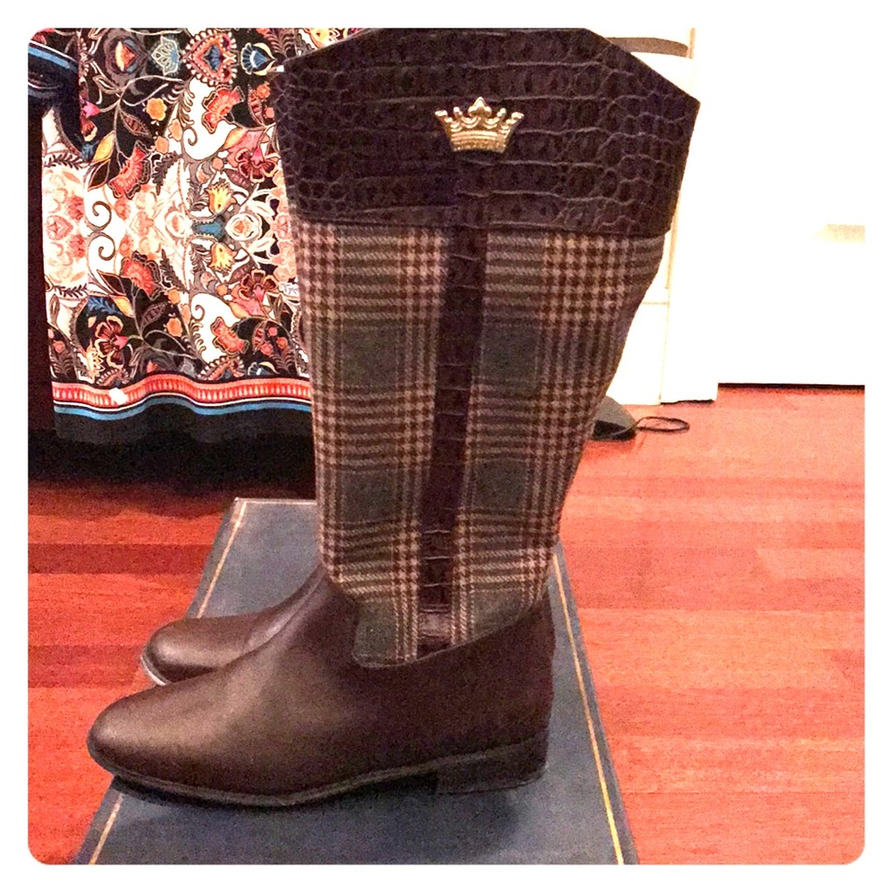 Deesigns plaid boots